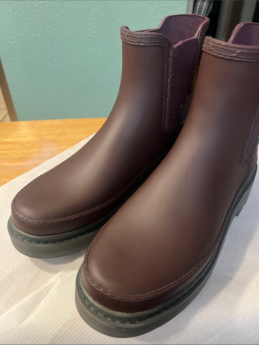 Hunter Women's Burgundy Chelsea Winter Rain Boots………Make your Offer. - Picture 7 of 9